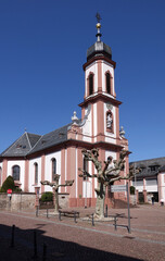 Fototapeta na wymiar Pfarrkirche St. Cäcilia in Heusenstamm