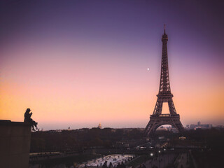 Fototapeta na wymiar Sunset over the Eiffel Tower, purple sky