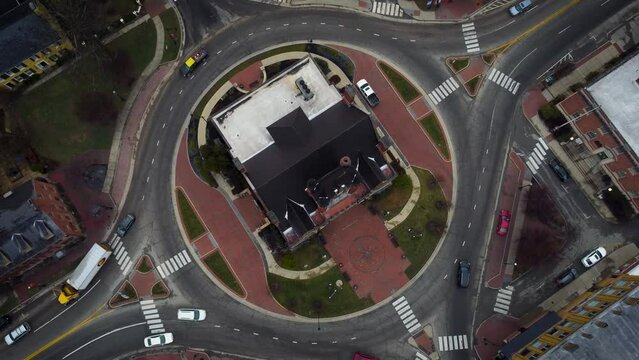 A birds-eye view of multiple vehicles navigating the roundabout surrounding the historic Nelson County Courthouse in Bardstown, Kentucky.