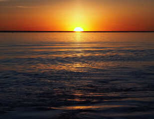 Fototapeta na wymiar Beautiful sunset above the ocean