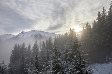 Schönes Winterpanorama im Skigebiet Wildkogel bei Bramberg in Österreich. Mit Blick auf den Großvenediger.