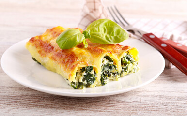 Ricotta and spinach filling cannelloni