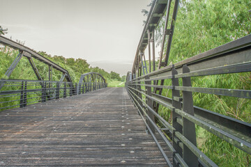 Obraz premium Abandoned bridge over the Cibolo Creek.