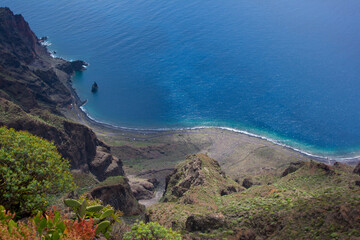 Fototapeta premium Panoramica desde el mirador de Isora y sus acantilados. El Hierro. Islas Canarias.