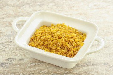 Raw bulgur in the bowl