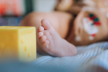 Naklejka premium Newborn baby feet close up