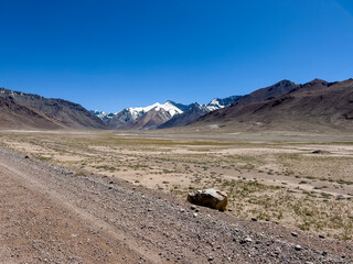 Fototapeta na wymiar The mountains at an altitude of 4000 m above sea level.