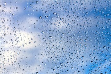 Wasser Tropfen auf einem Fenster