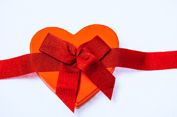red bow with ribbon