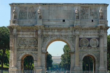 Fototapeta na wymiar ancient roman arch