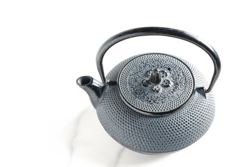 茶道具として考案された日本の伝統的な湯沸かしの鉄瓶