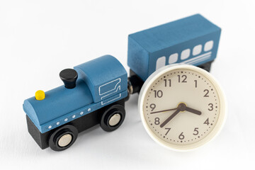 列車と時計、移動時間イメージ