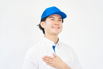 ポロシャツとキャップのユニフォームの男性のポートレート　引越し業者・運送業・作業員・宅配業者
