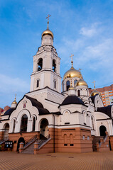 Obraz premium Voronezh, Russia, October 3, 2022: Russian Pro-Orthodox Church, lower church in honor of the Nativity of the Holy glorious prophet, Forerunner and Baptist of the Lord John in the fall