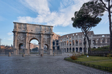 Fototapeta premium Arch of Constantine (Arco di Costantino), triumphal arch in Rome, Italy 