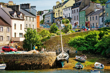Connemara, County Galway. The picturesque fishing village of Roundstone on the west side of Bertraghboy Bay - obrazy, fototapety, plakaty