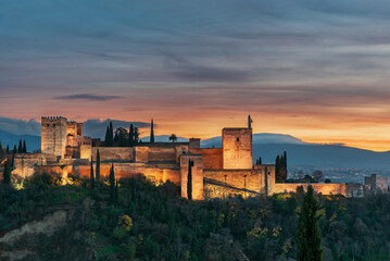 Fototapeta premium The Alhambra from the San Nicolas viewpoint with artificial lighting at sunset, Granada.