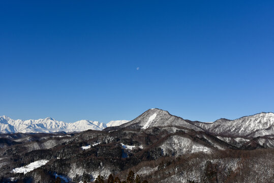 月が残る空と一夜山(The sky before moon set and Mt.Ichiya)
Nikon D750     AF-S NIKKOR 24-120mm f/4G ED VR