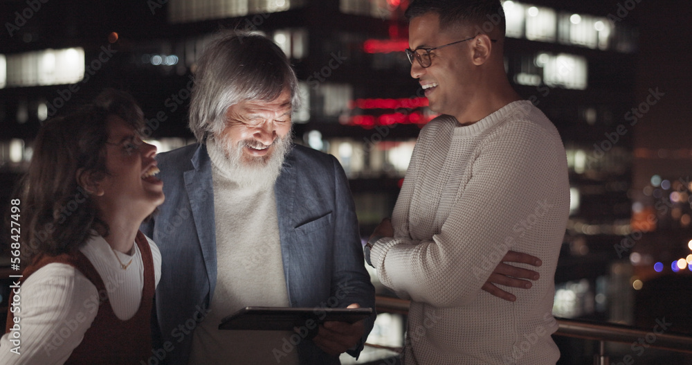 Aufkleber business team, tablet and night on city building rooftop talking global networking, digital marketin
