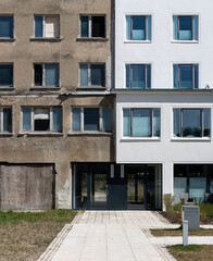 Fototapeta na wymiar alte und modernisierte Häuserblöcke in Prora, Rügen, Mecklenburg-Vorpommern, Deutschland