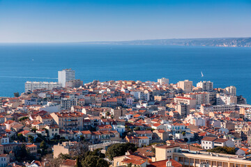 Obraz premium Aerial view of the city of Marseille on a sunny winter day