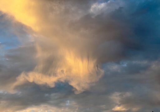 Virga cloud over London