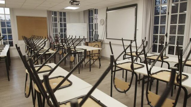 Travelling forward in an empty classroom 02