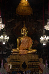 golden Budha statue