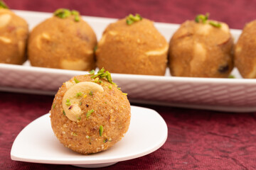 Indian Mithai Gud Churma Ke Laddu Or Choorma Ke Ladoo Is Made Of Whole Wheat Jada Gehun Ka Atta, Khus Khus, Gur, Jaggery, Kaju, Badam, Dry Fruits Roasted In Desi Ghee Or Clarified Butter