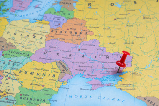 Map of Europe with red push pin showing Ukrainian Mariupol city