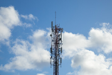 Antena de comunicação de telefone, internet e tv. 