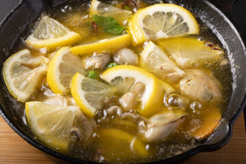 レモンと牡蠣のアヒージョ