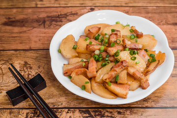 蕪とベーコンのオイスターソース炒め