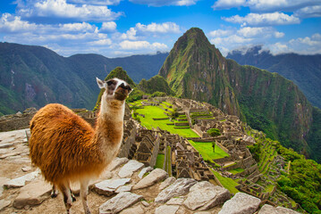 インカ文明の夢の跡・マチュピチュ古代遺跡の絶景 © san724