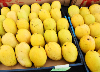 market mangoes