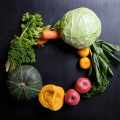 輪に並べた野菜