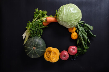 輪に並べた野菜