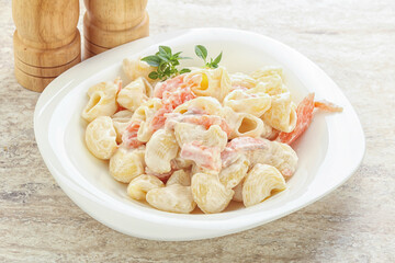 Pasta with salmon and cream cheese