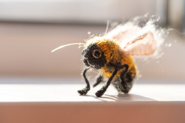 bee knitted, toy  craft