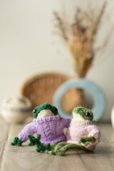 knitted frog toys