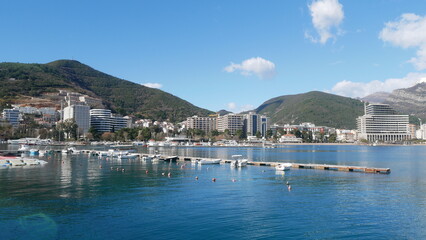 Naklejka premium Panoramic view of the city by the sea. View of the mountains, city and sea. Beautiful view. sea ​​bay