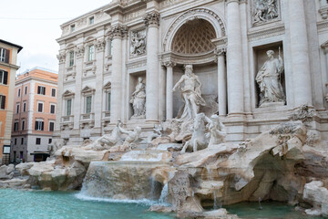 Fototapeta na wymiar Trevi fountain in beautiful Rome 