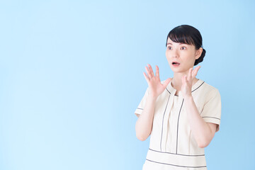 驚くエステ・美容クリニックの女性