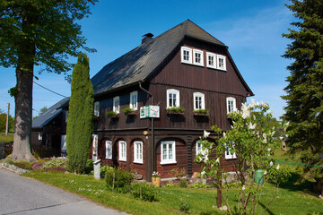 Taubenheim in der Oberlausitz im Frühjahr, das Sonnenuhrendorf	