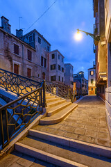 Brücke in Venedig bei Nacht