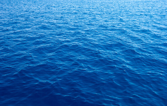 blue background of sea water © Pakhnyushchyy