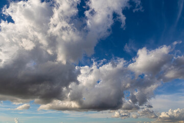 Fototapeta premium Blue sky with clouds background overlay. Ideal for sky replacement