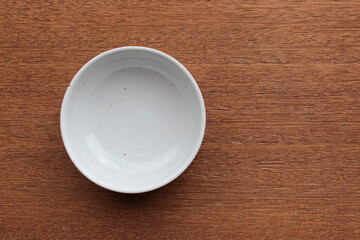 シンプルな食器のイメージ