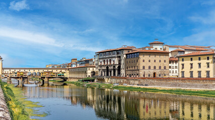Fototapeta na wymiar Florence town and the Ponte Vecchio bridge the Arno river in Italy, Europe
