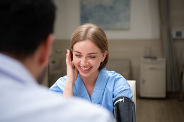 Obraz premium The doctor did a daily check-up and talked about the serious illness that had happened to the girl. to know the progress of treatment